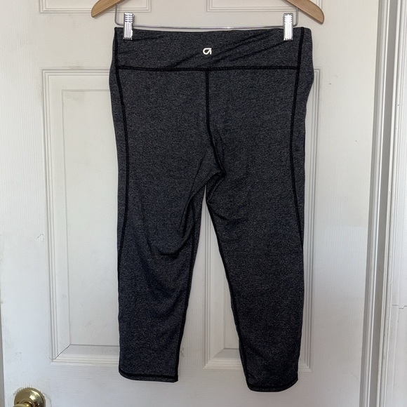 GapFit Gray Cropped Leggings - Picture 2 of 3
